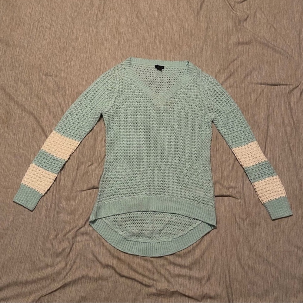 RUE21 v-neck sweater